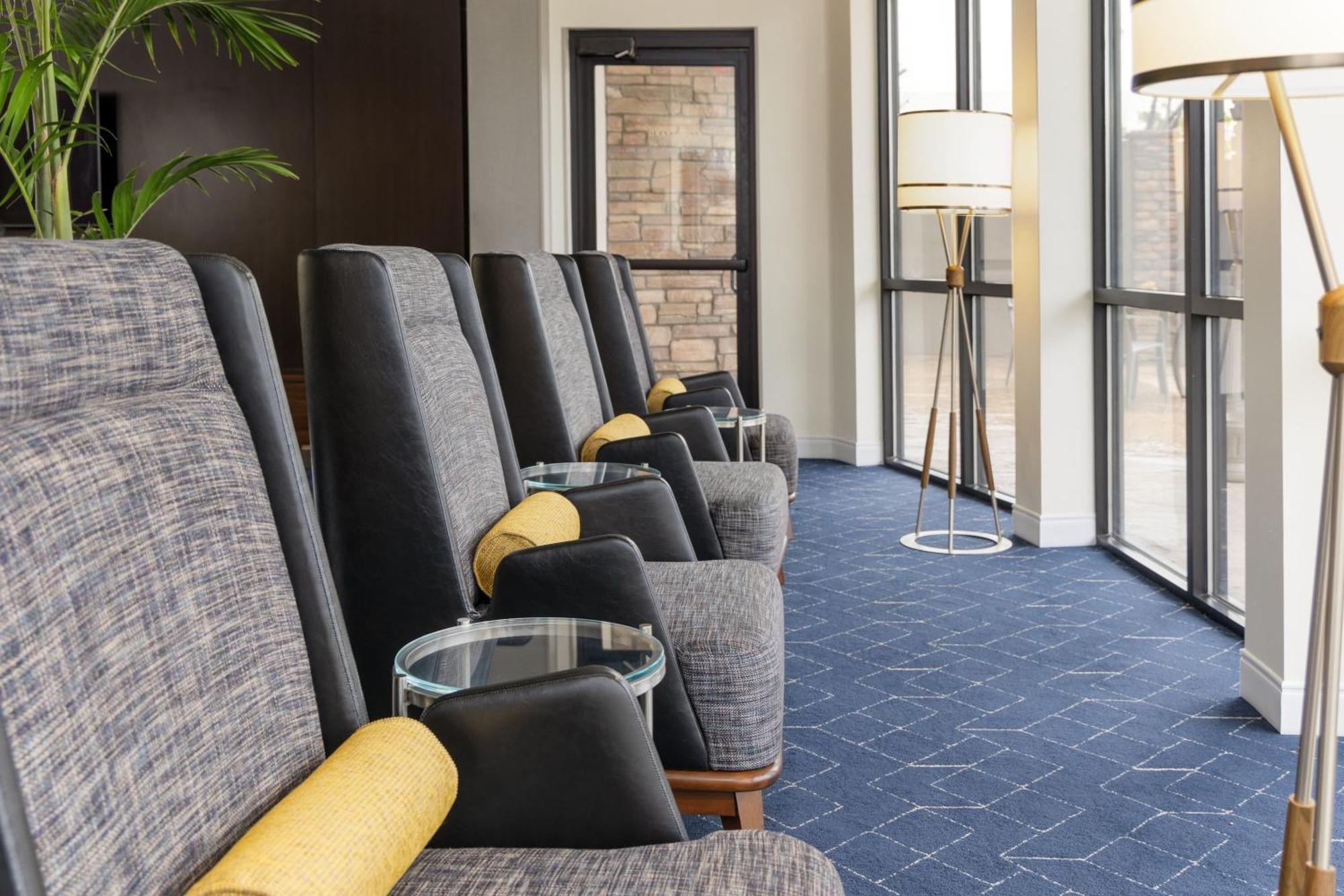 Готель Courtyard By Marriott Ontario Ранчо-Кукамонга Екстер'єр фото