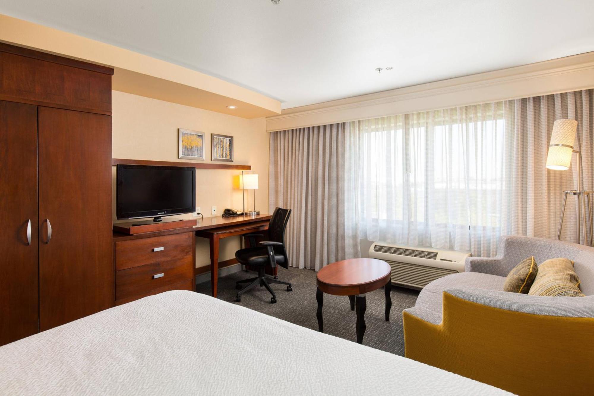 Готель Courtyard By Marriott Ontario Ранчо-Кукамонга Екстер'єр фото