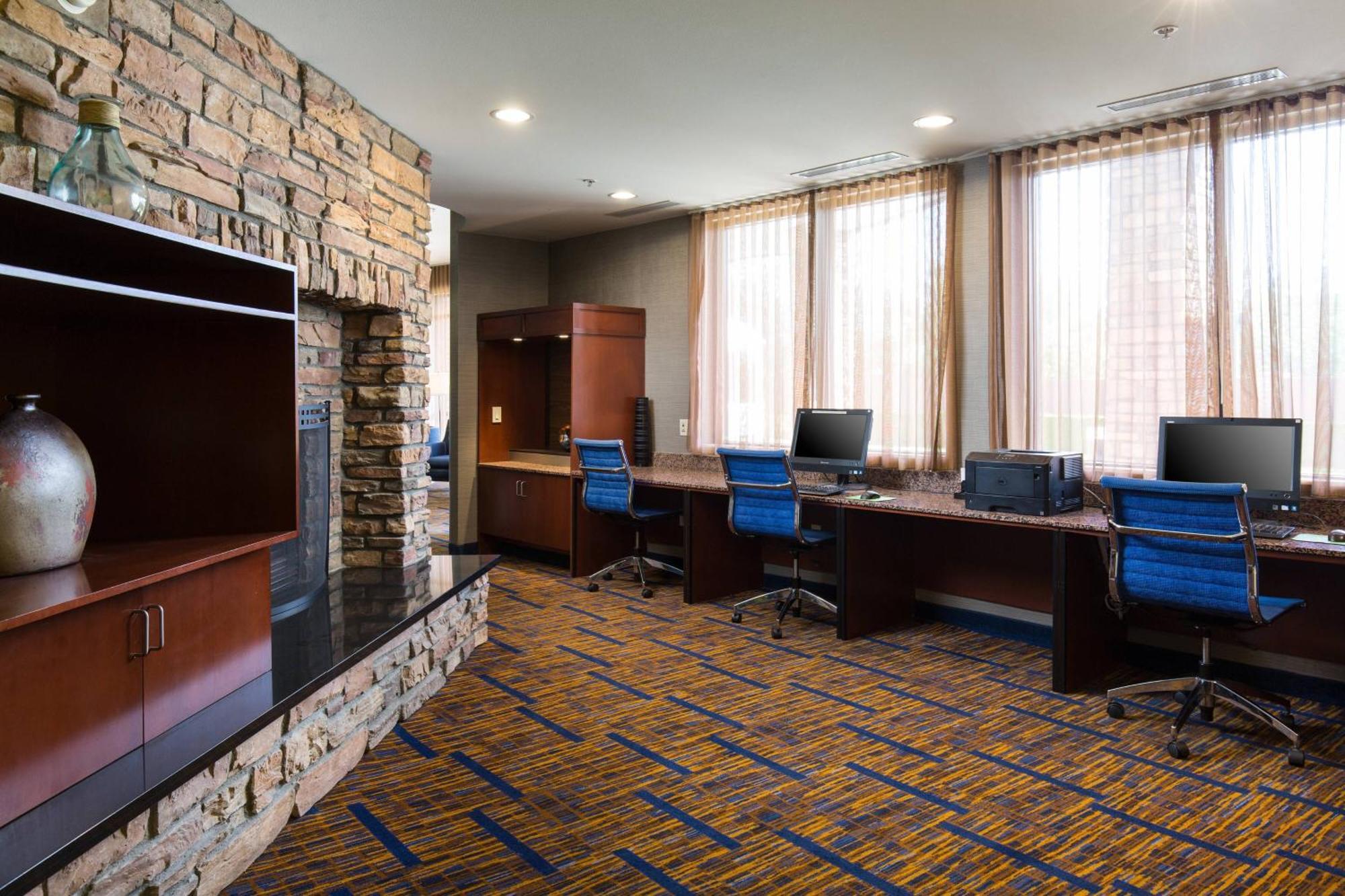 Готель Courtyard By Marriott Ontario Ранчо-Кукамонга Екстер'єр фото