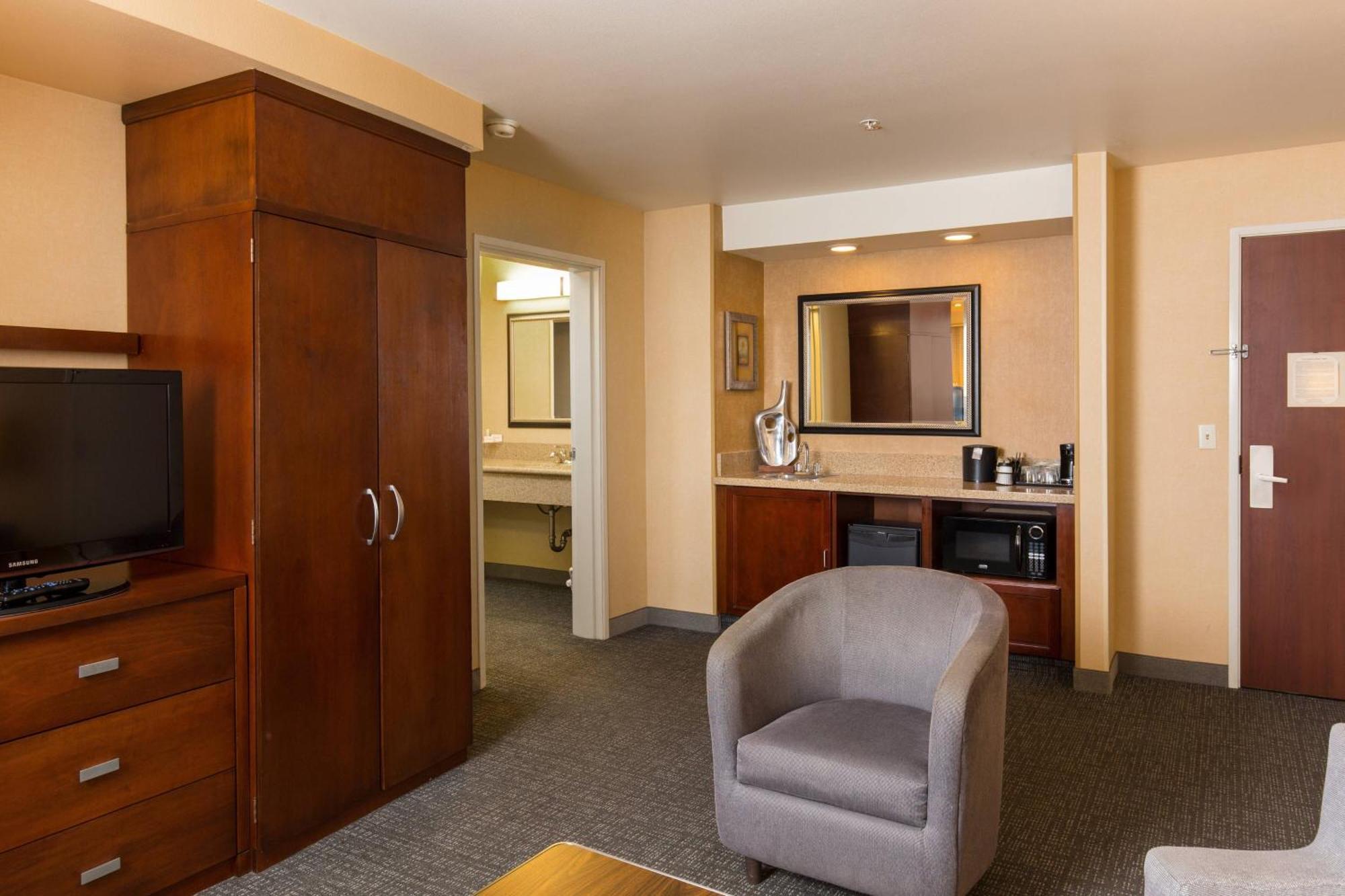 Готель Courtyard By Marriott Ontario Ранчо-Кукамонга Екстер'єр фото