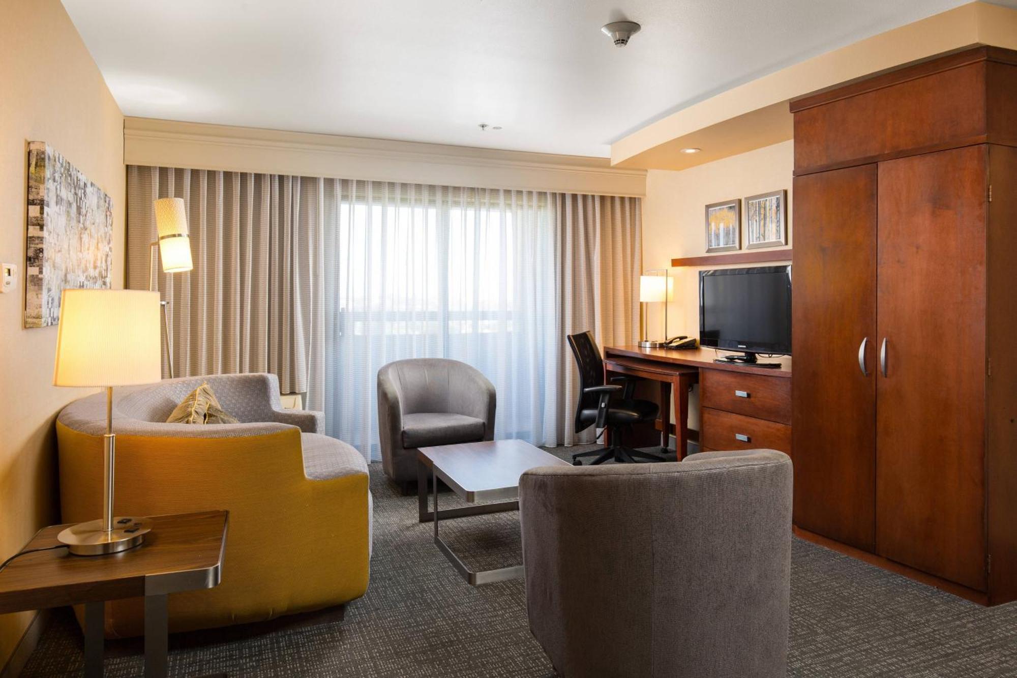 Готель Courtyard By Marriott Ontario Ранчо-Кукамонга Екстер'єр фото