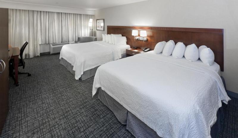 Готель Courtyard By Marriott Ontario Ранчо-Кукамонга Екстер'єр фото