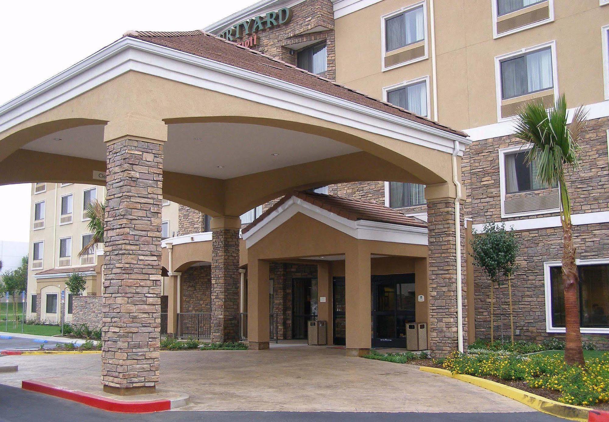 Готель Courtyard By Marriott Ontario Ранчо-Кукамонга Екстер'єр фото